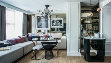 Cofres nos quartos, ferros/tábuas de passar roupa, Wi-Fi de cortesia