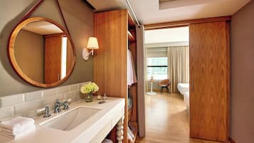 In-room safe, iron/ironing board, free WiFi, bed sheets