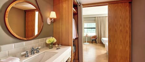 Coffre-fort, fer et planche Ă repasser, accĂšs au Wi-Fi (inclus)