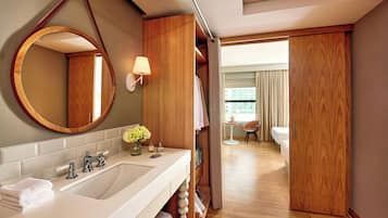 Studiolejlighed - 2 dobbeltsenge | Badeværelse | Bruser, gratis toiletartikler, hårtørrer, håndklæder