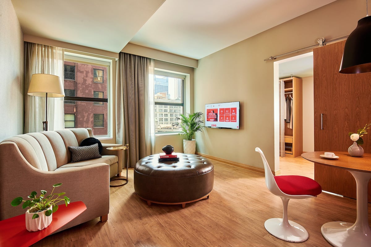 1 bedroom, premium bedding, down comforters, pillowtop beds
