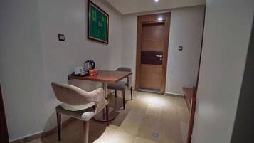 Executive Suite | In-room dining