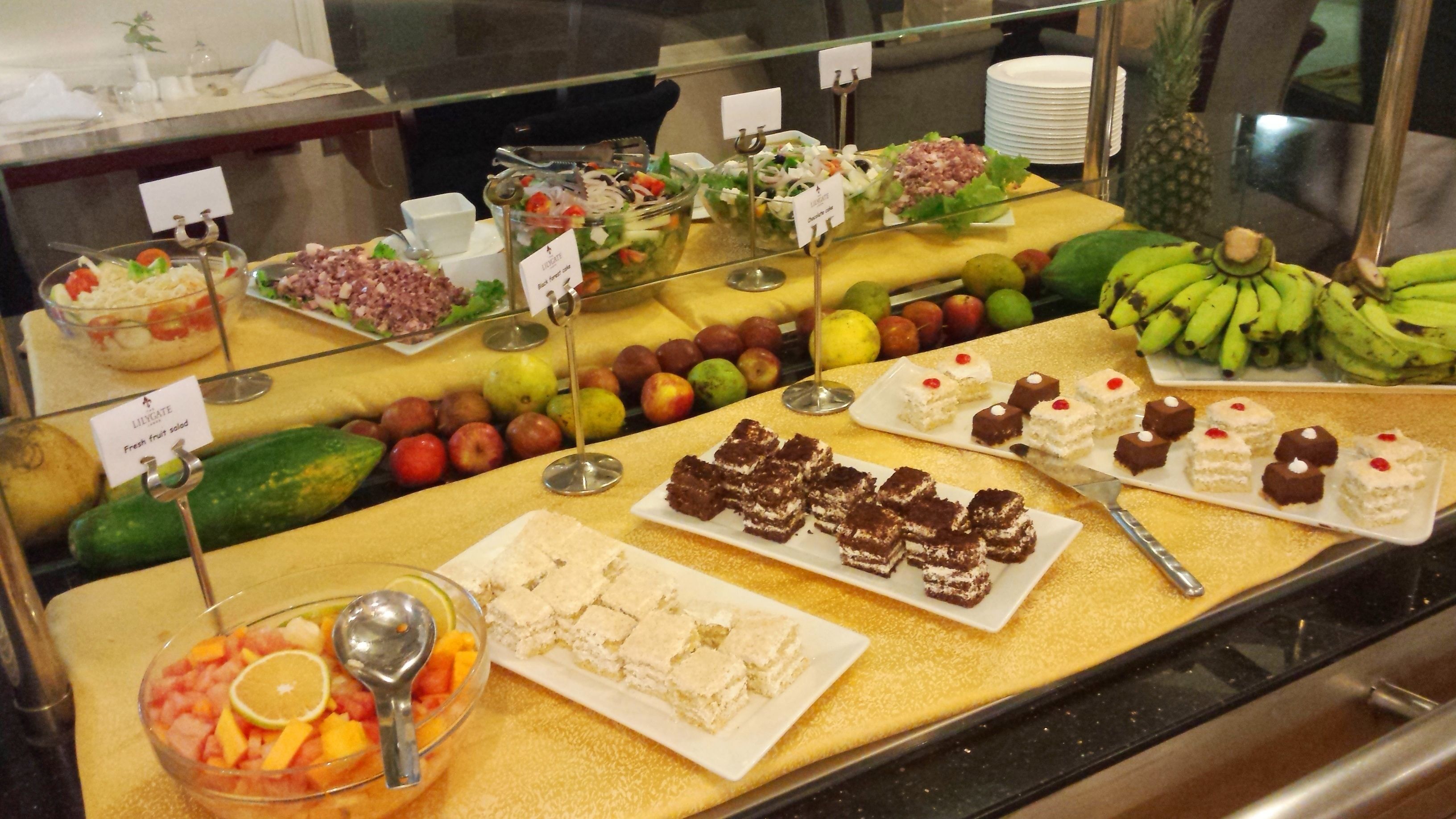 朝食 (フル ブレックファスト)、毎日提供 (1 名様 18 USD)