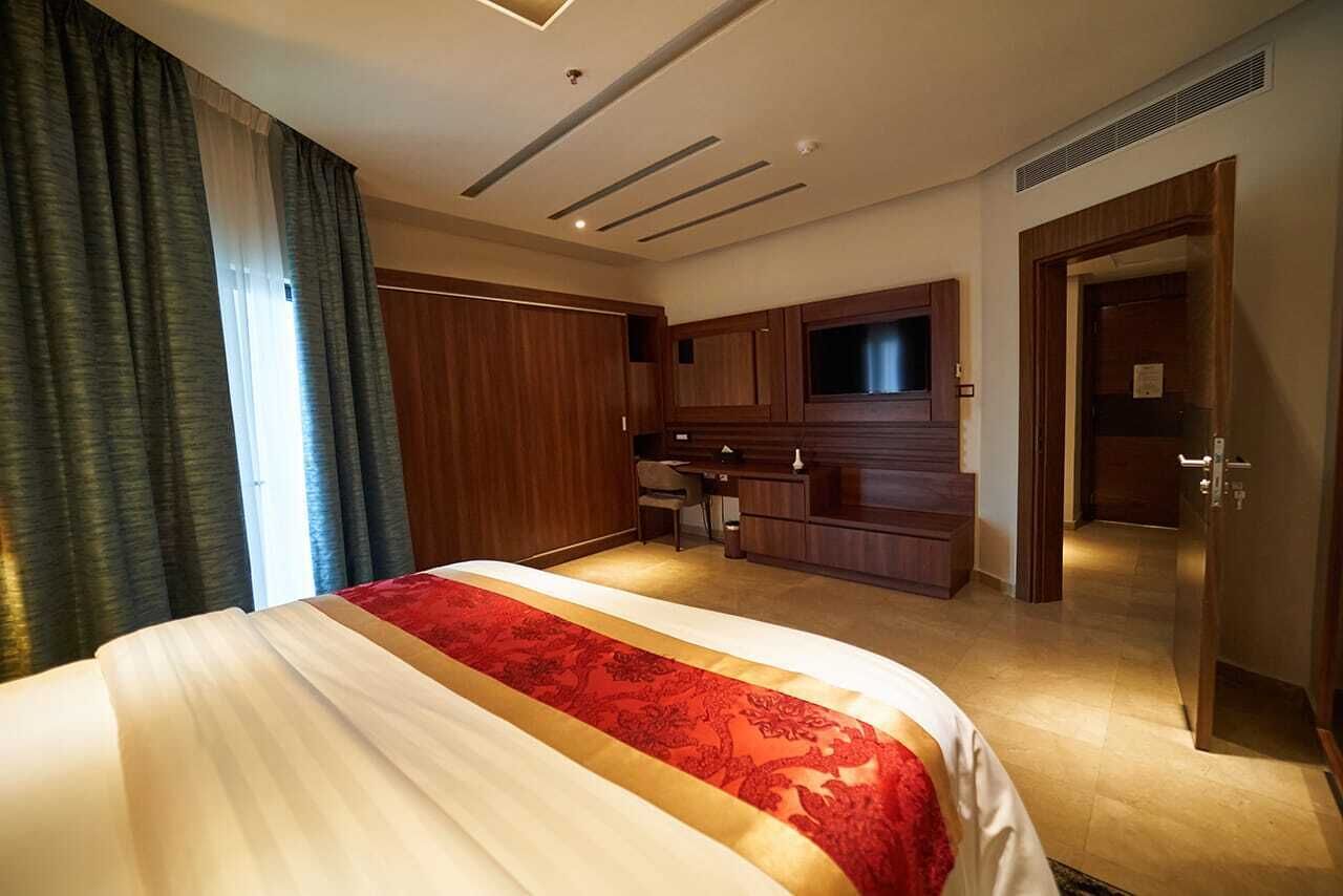 executive suite | 1 bedroom, minibar, in-room safe, desk