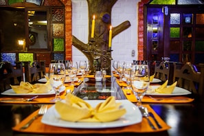 Breakfast served, international cuisine - Hosteria Jardines de Chamana (Ulba)