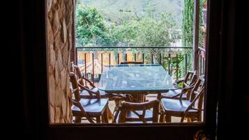 Family Bungalow, 4 Bedrooms, Fireplace, Mountain View | Balcony