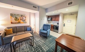 42-inch flat-screen TV with premium channels, TV - Homewood Suites by Hilton Rochester Mayo Clinic Area / Saint Marys (Rochester)
