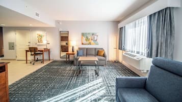 Studio, 1 King Bed, Accessible, Non Smoking (Roll-in Shower) | Hypo-allergenic bedding, blackout drapes, soundproofing