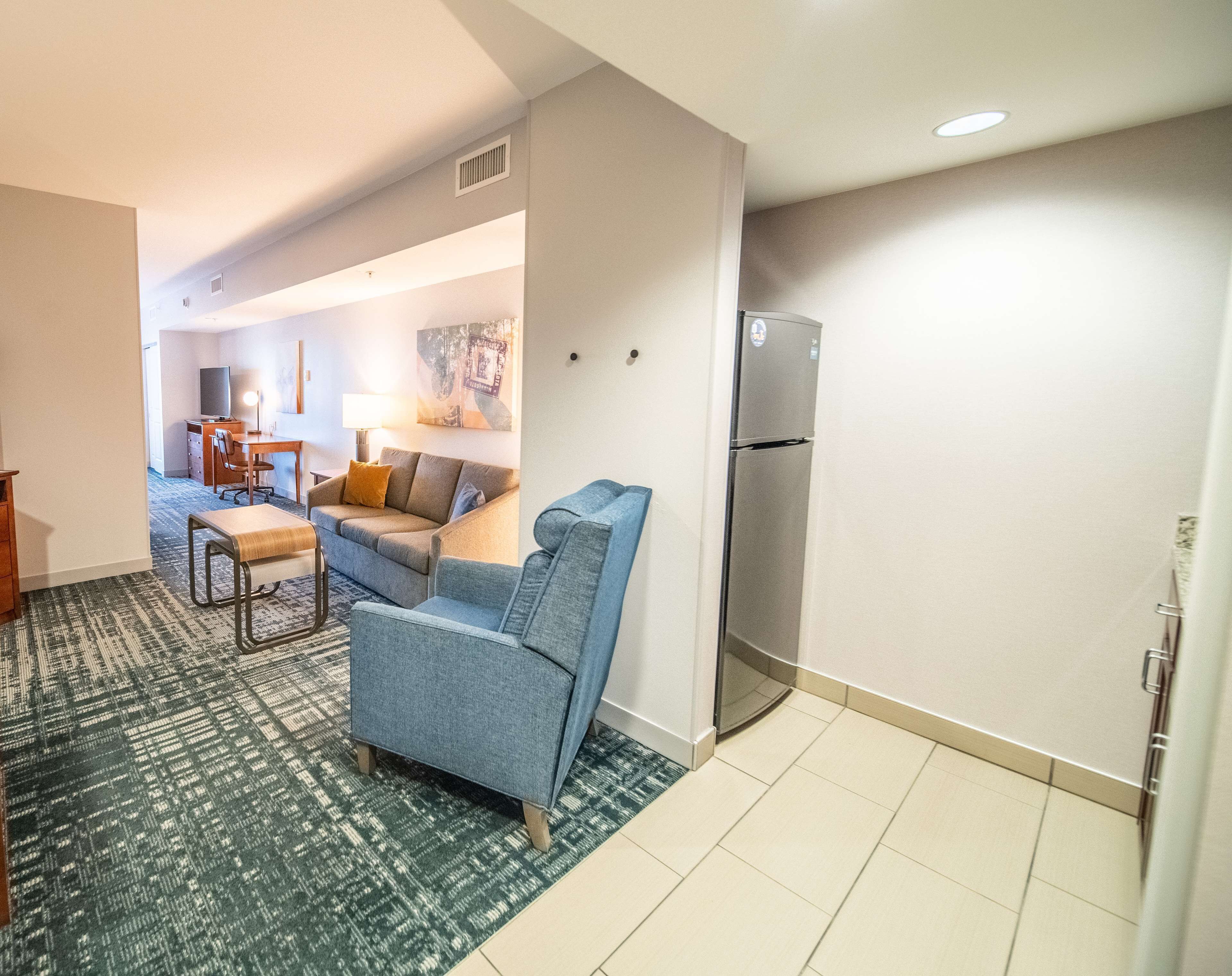 king, deluxe studio suite | private kitchen | fridge, microwave, stovetop, dishwasher