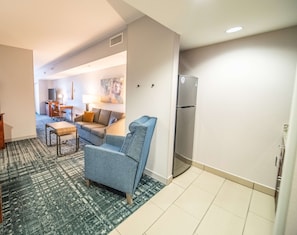 Suite Deluxe, 1 cama King size y sofá cama | Cocina privada | Refrigerador, microondas, parrilla de estufa y lavavajillas 