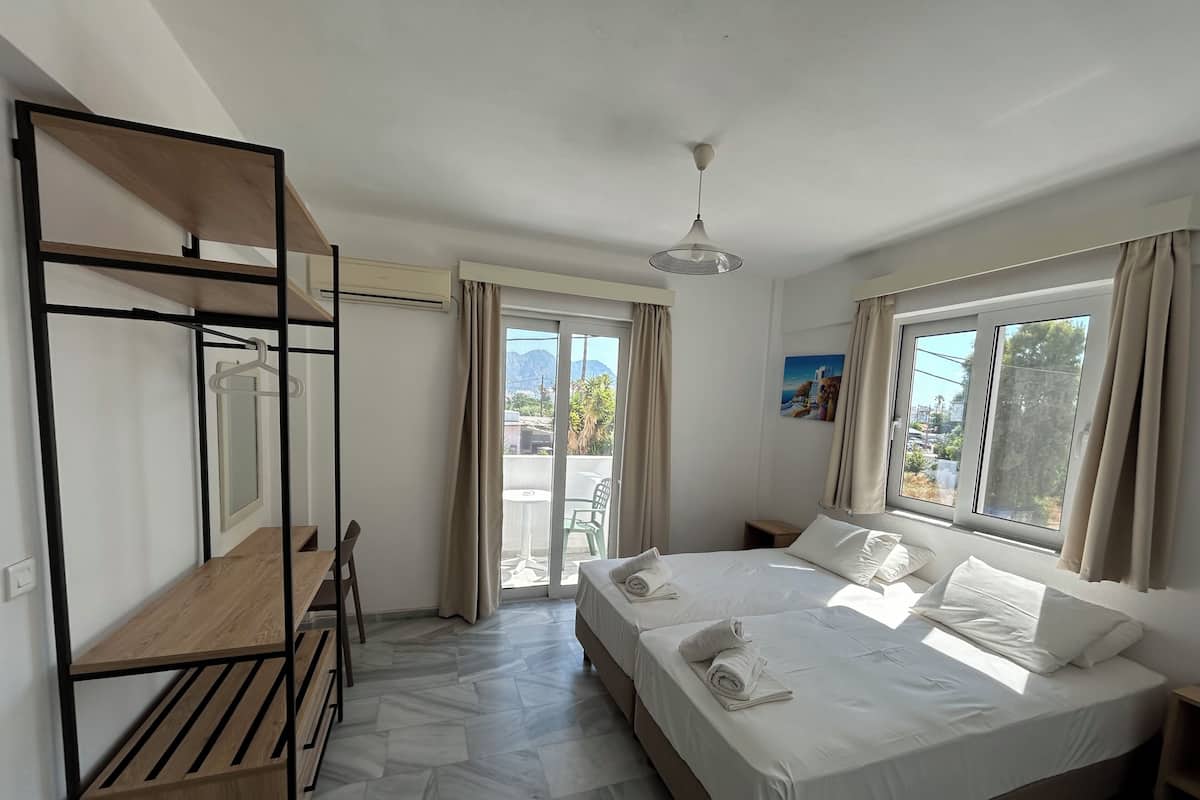 Apartment, 1 Bedroom | Desk, rollaway beds (surcharge), WiFi (free), bed sheets