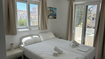 Apartment, 1 Bedroom | Desk, rollaway beds, free WiFi, bed sheets