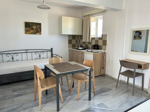 Desk, rollaway beds, free WiFi, bed sheets - Kaloxenia Apartments (Kos)