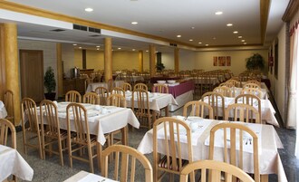 Se ofrece un desayuno bufé (11 EUR por persona)