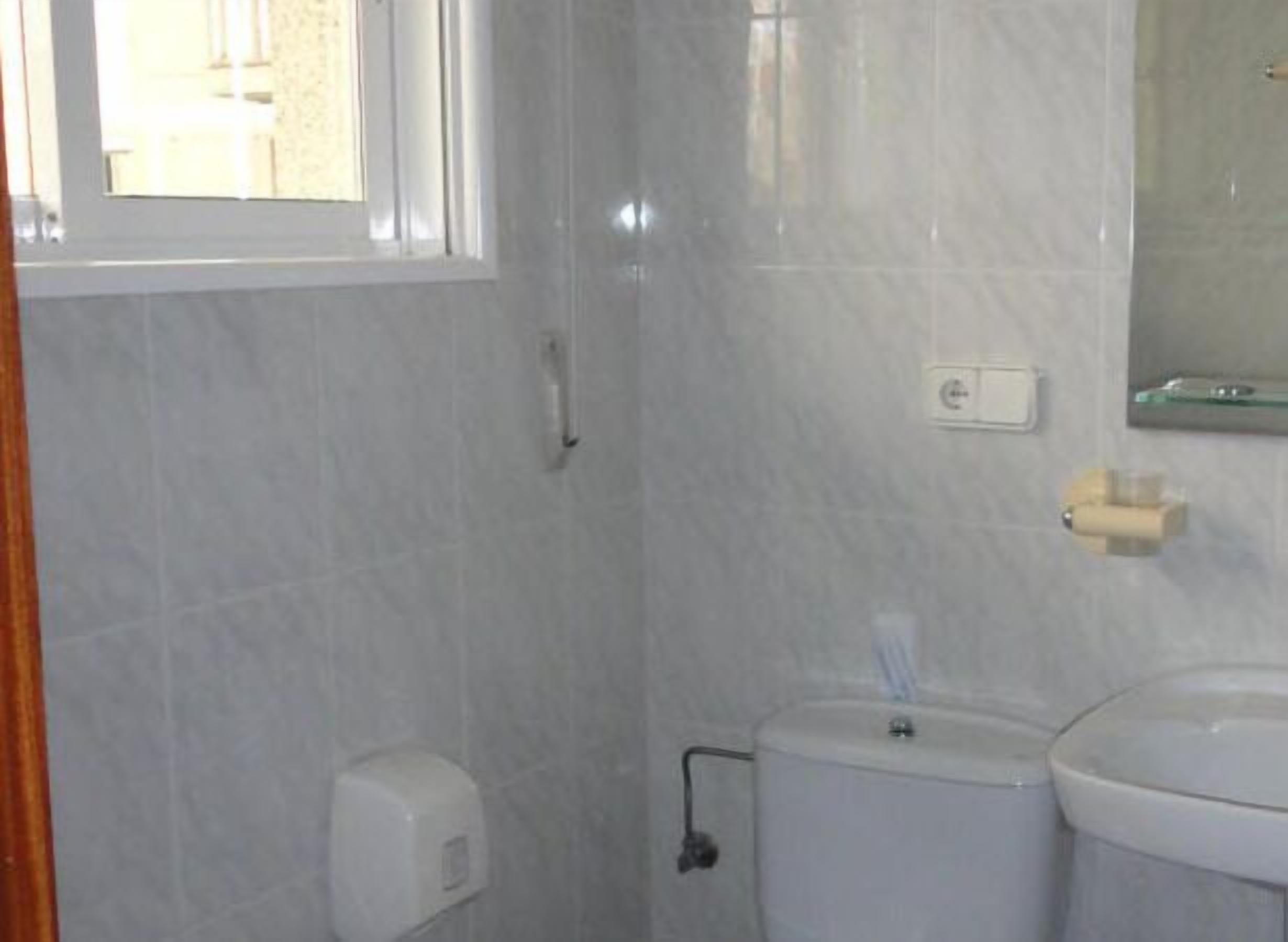 bathtub, free toiletries, hair dryer, bidet