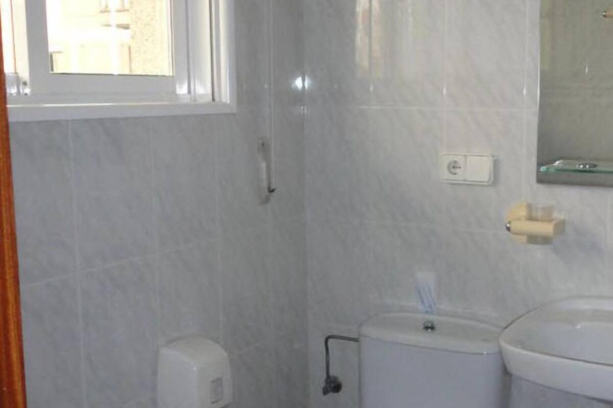 bathtub, free toiletries, hair dryer, bidet