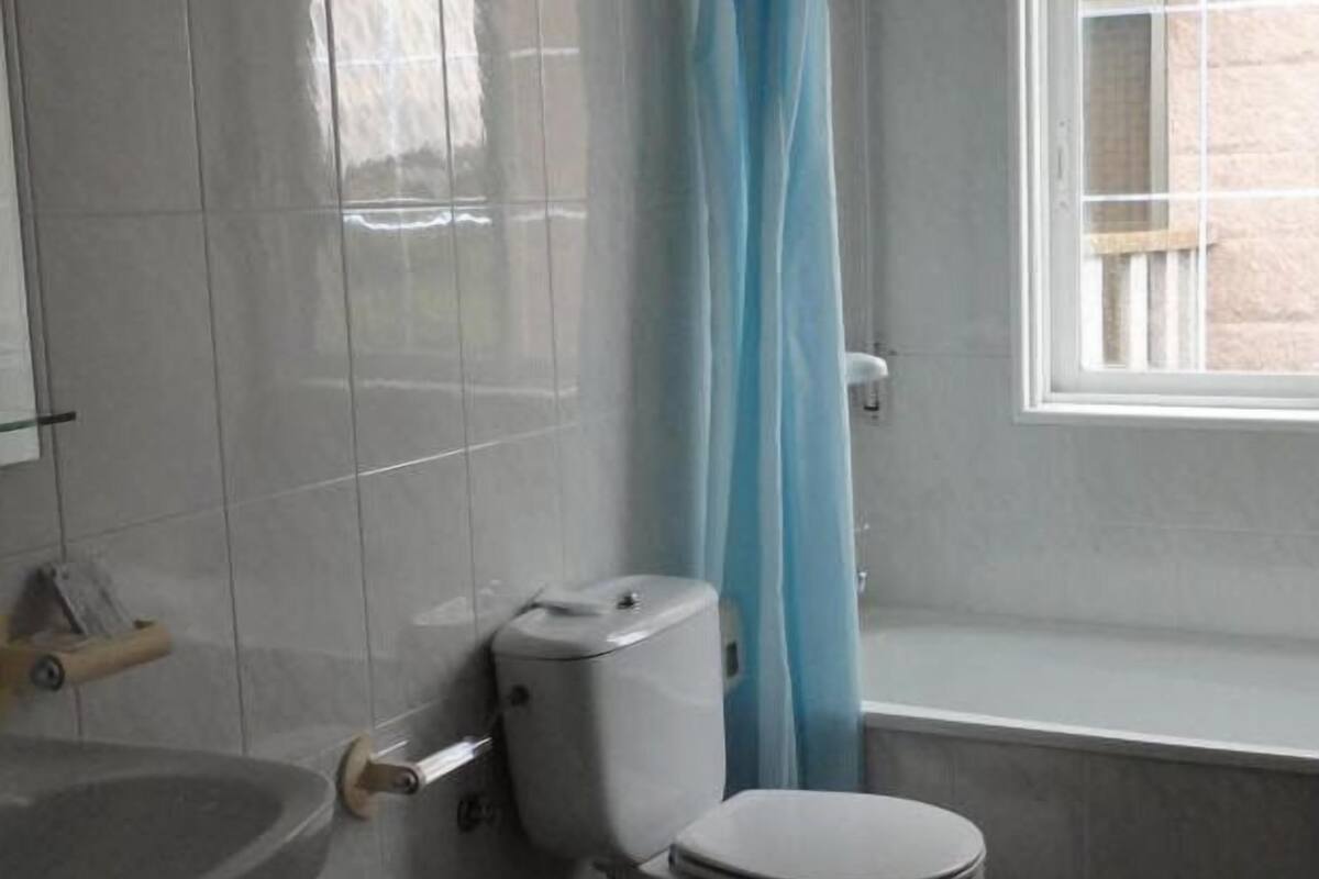 bathtub, free toiletries, hair dryer, bidet