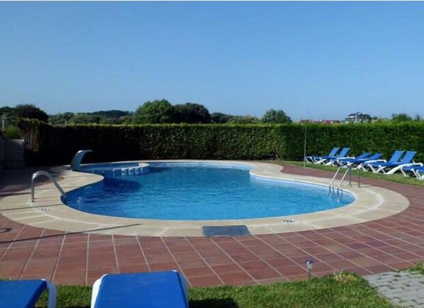 Outdoor pool, pool loungers