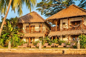 Room, Oceanfront | Balcony - Atlantis Dive Resort Dumaguete (Dauin)