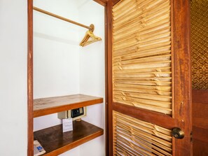 Minibar, in-room safe, individually decorated, individually furnished