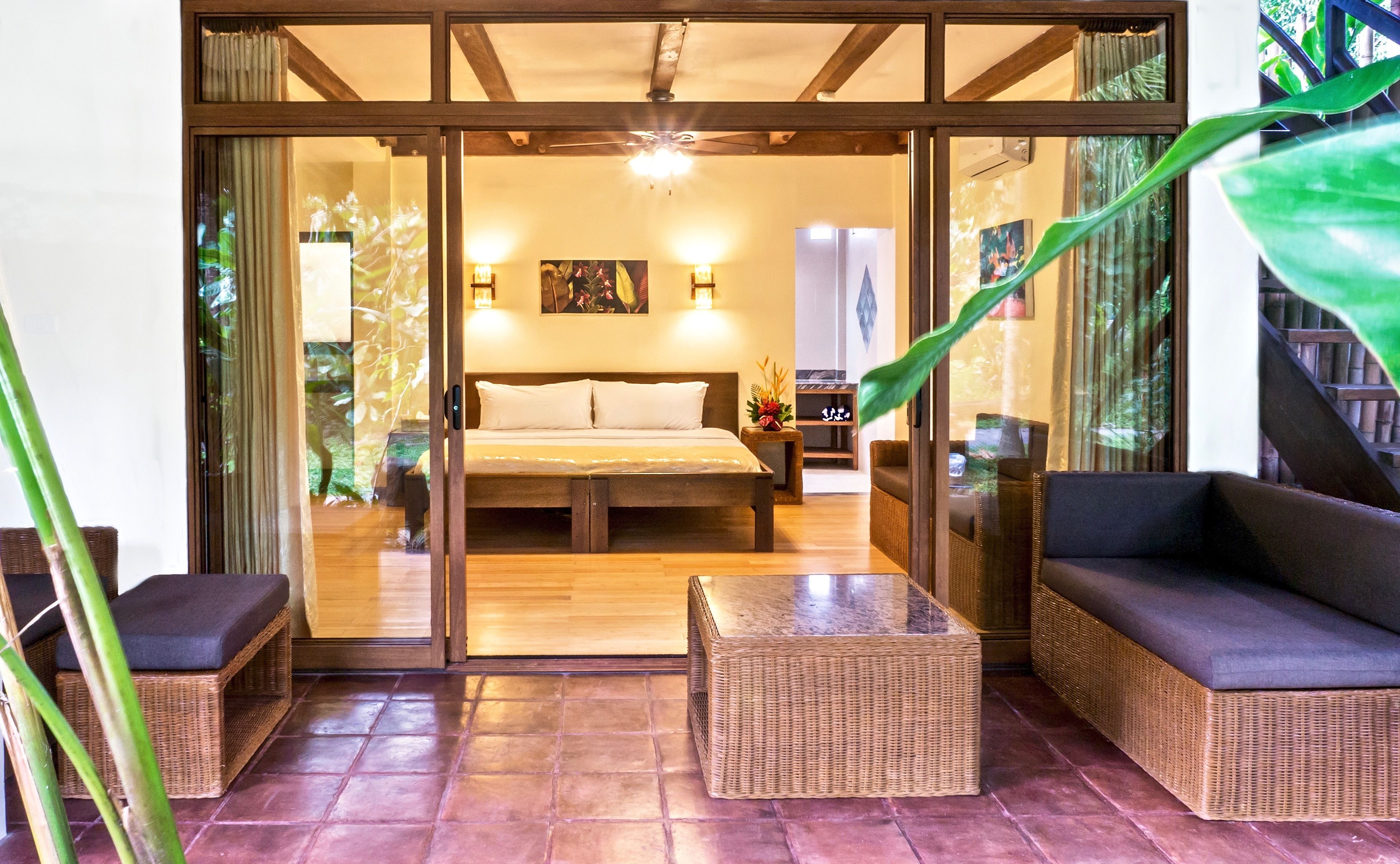 suite | minibar, in-room safe, individually decorated, individually furnished