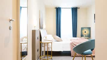 Double Room | In-room safe, desk, soundproofing, free WiFi