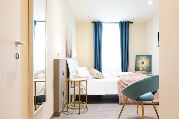 Double Room | In-room safe, desk, soundproofing, free WiFi - Cesar Vatican Rooms (Rome)