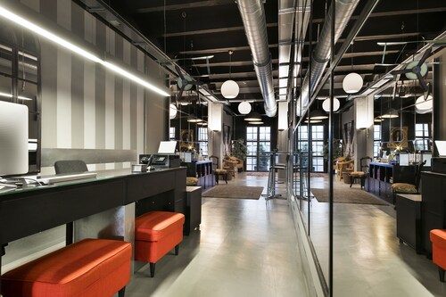 Fira Centric Apartments by gaiarooms