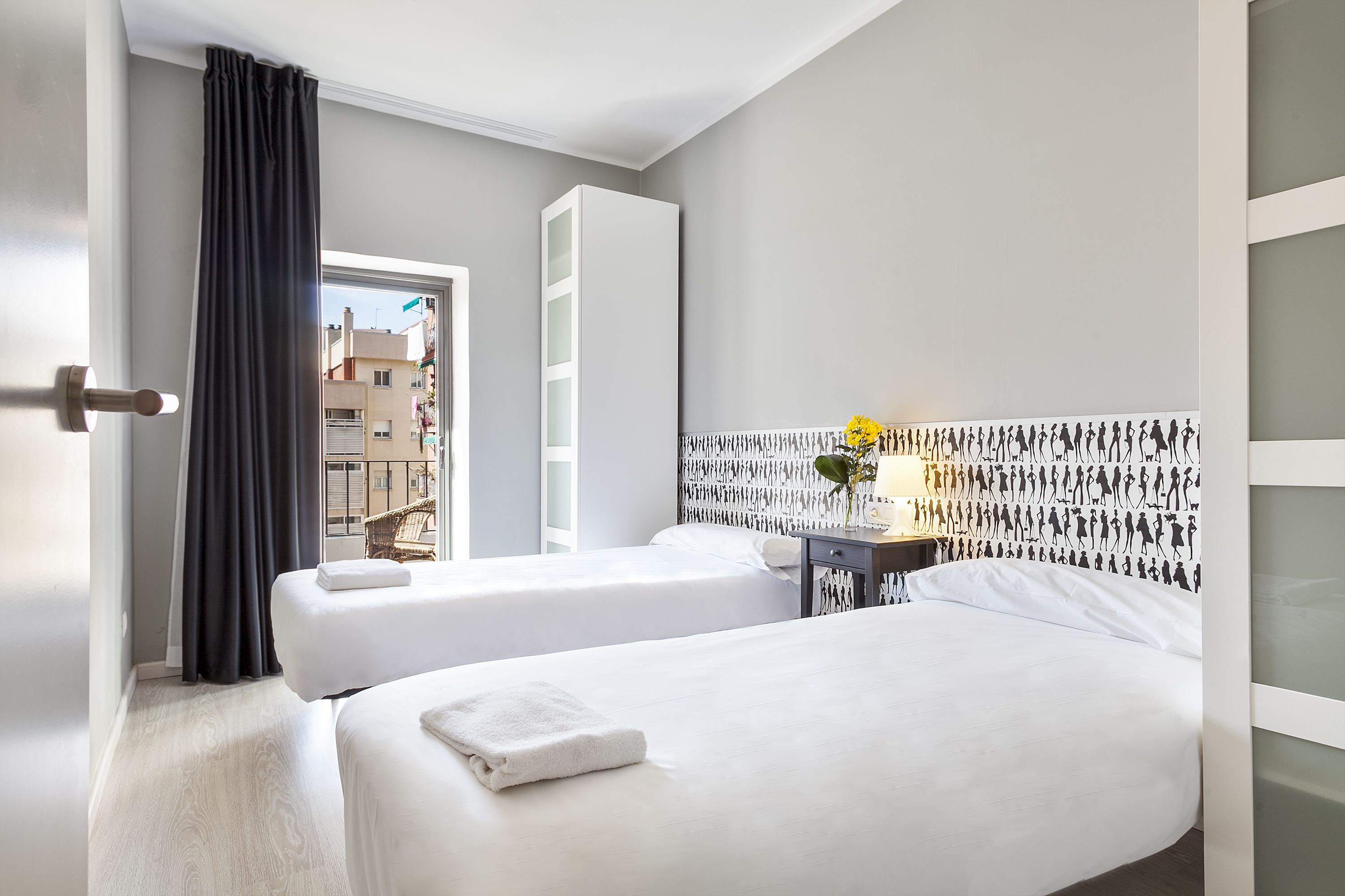 1 slaapkamer, luxe beddengoed, een bureau, een laptopwerkplek