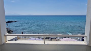 Apartment, 1 Bedroom | Desk, WiFi (free), bed sheets