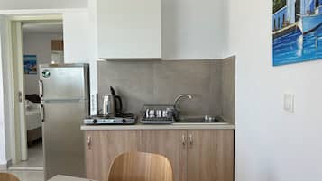 Penthouse, 1 Bedroom, Sea View, Beachfront | Desk, WiFi (free), bed sheets