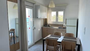 Apartment, 1 Bedroom | Desk, WiFi (free), bed sheets