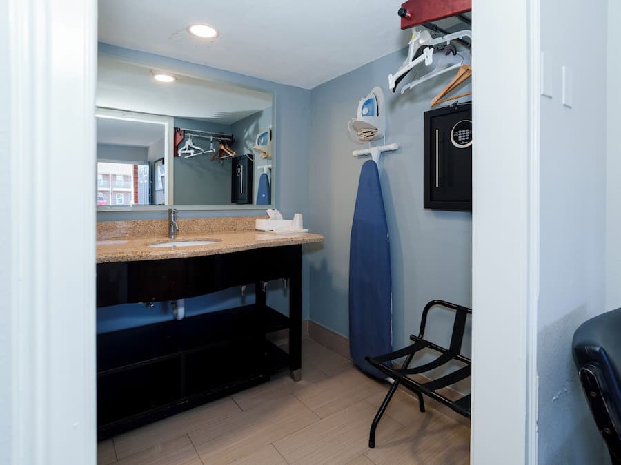 Doppelzimmer, 2 Queen-Betten, Nichtraucher | Essbereich im Zimmer