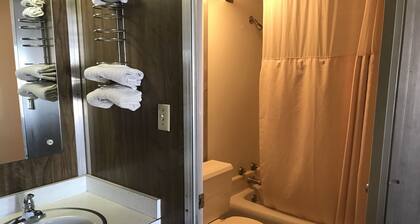 Budget Lakeview Inn
