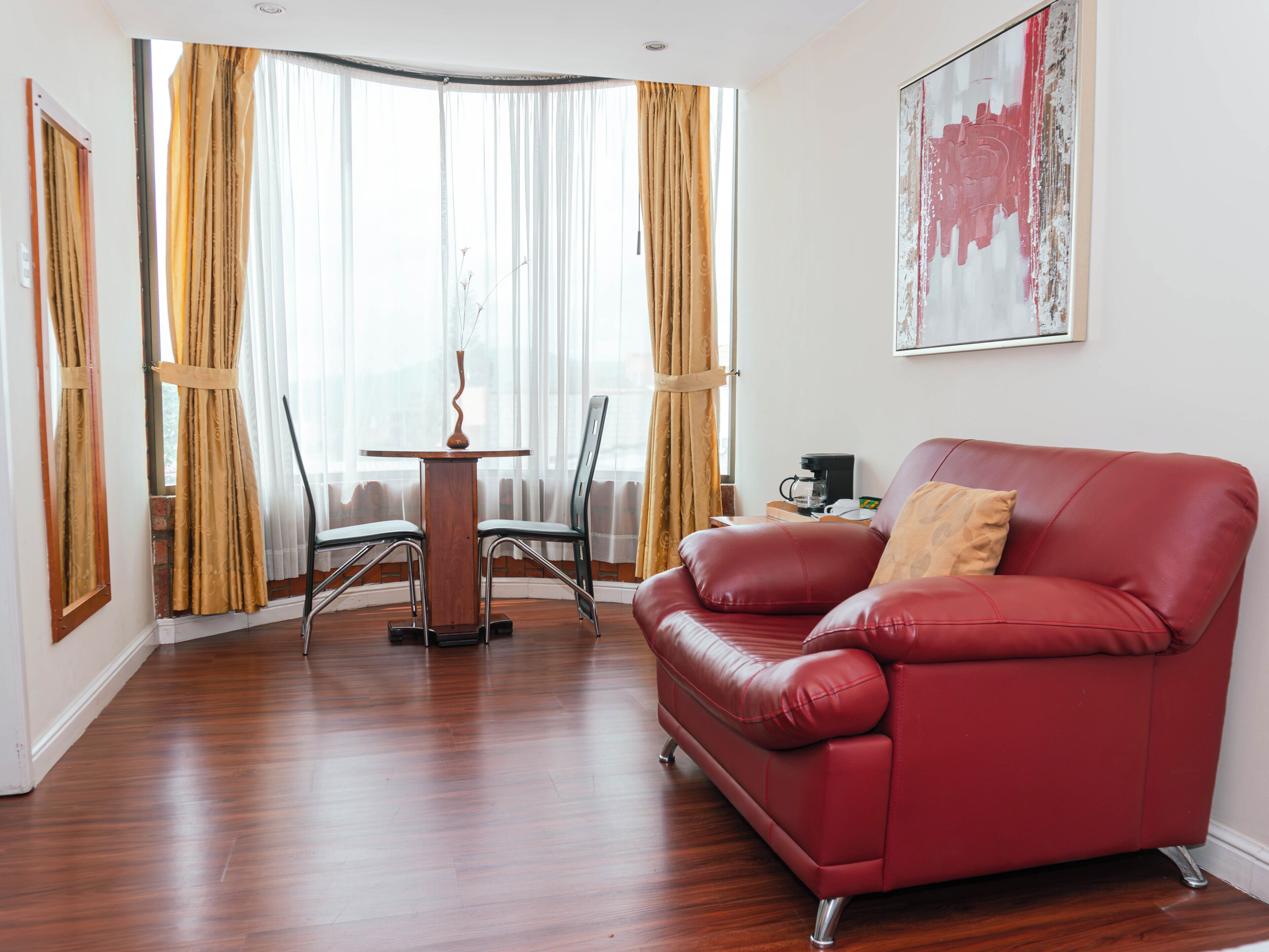 Twin Room | Premium bedding, minibar, in-room safe, desk