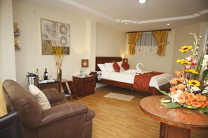 Superior Double Room, Jetted Tub | Premium bedding, minibar, in-room safe, desk