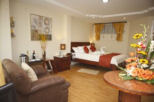 Ropa de cama de alta calidad y minibar 