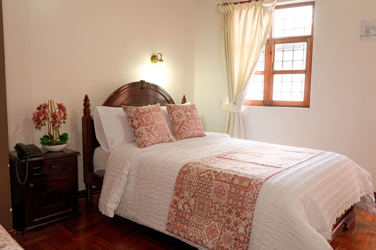 Premium bedding, down comforters, minibar, in-room safe