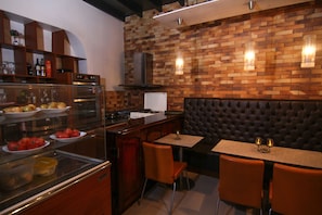 Breakfast, lunch, brunch served; al fresco dining