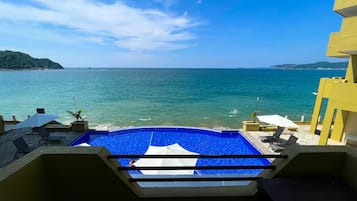 Double Room, Sea View | Iron/ironing board, free WiFi