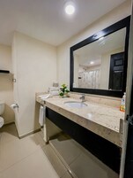 Double Room, Sea View | Bathroom | Shower, free toiletries, towels