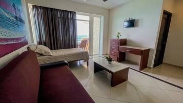 Suite | Living area | TV
