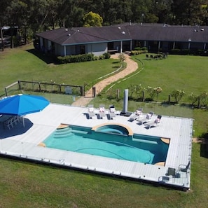 Luxury House | Private pool - Burncroft Guest House (Lovedale)