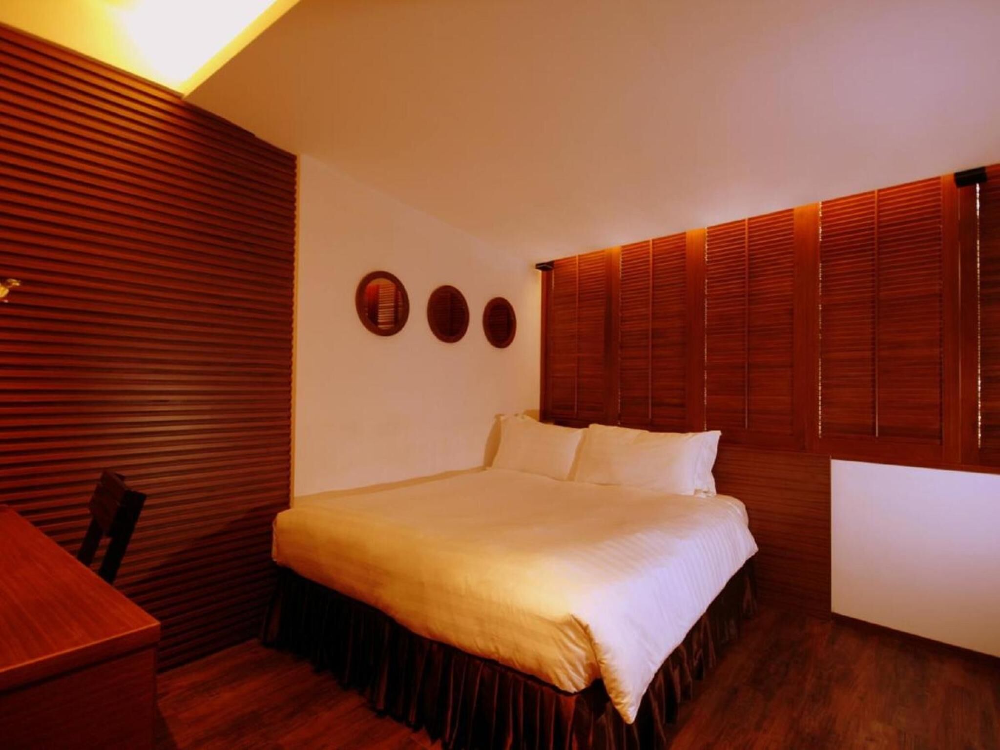 In-room safe, free WiFi