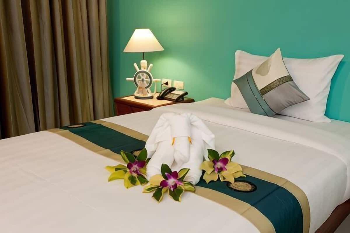 1 bedroom, Egyptian cotton sheets, premium bedding, pillowtop beds
