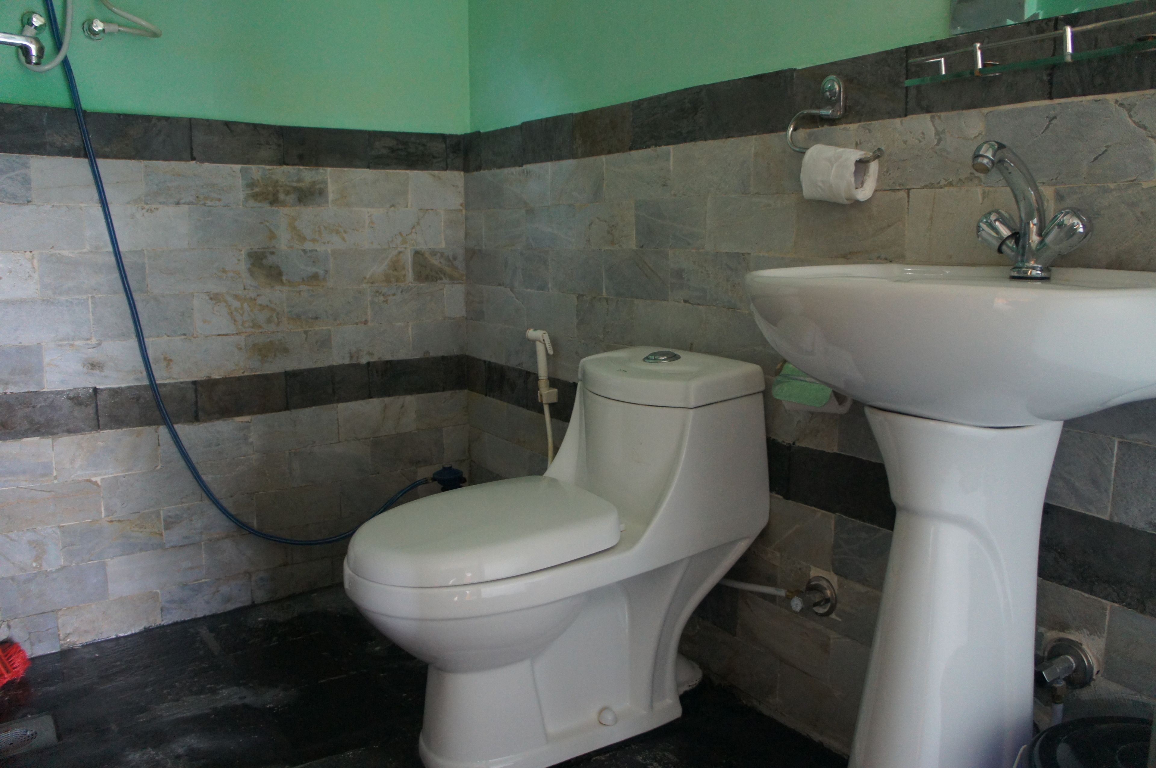 towels, toilet paper