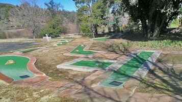 Mini-golf