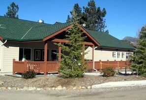 Property grounds - Oakzanita Springs RV Campground (Descanso)