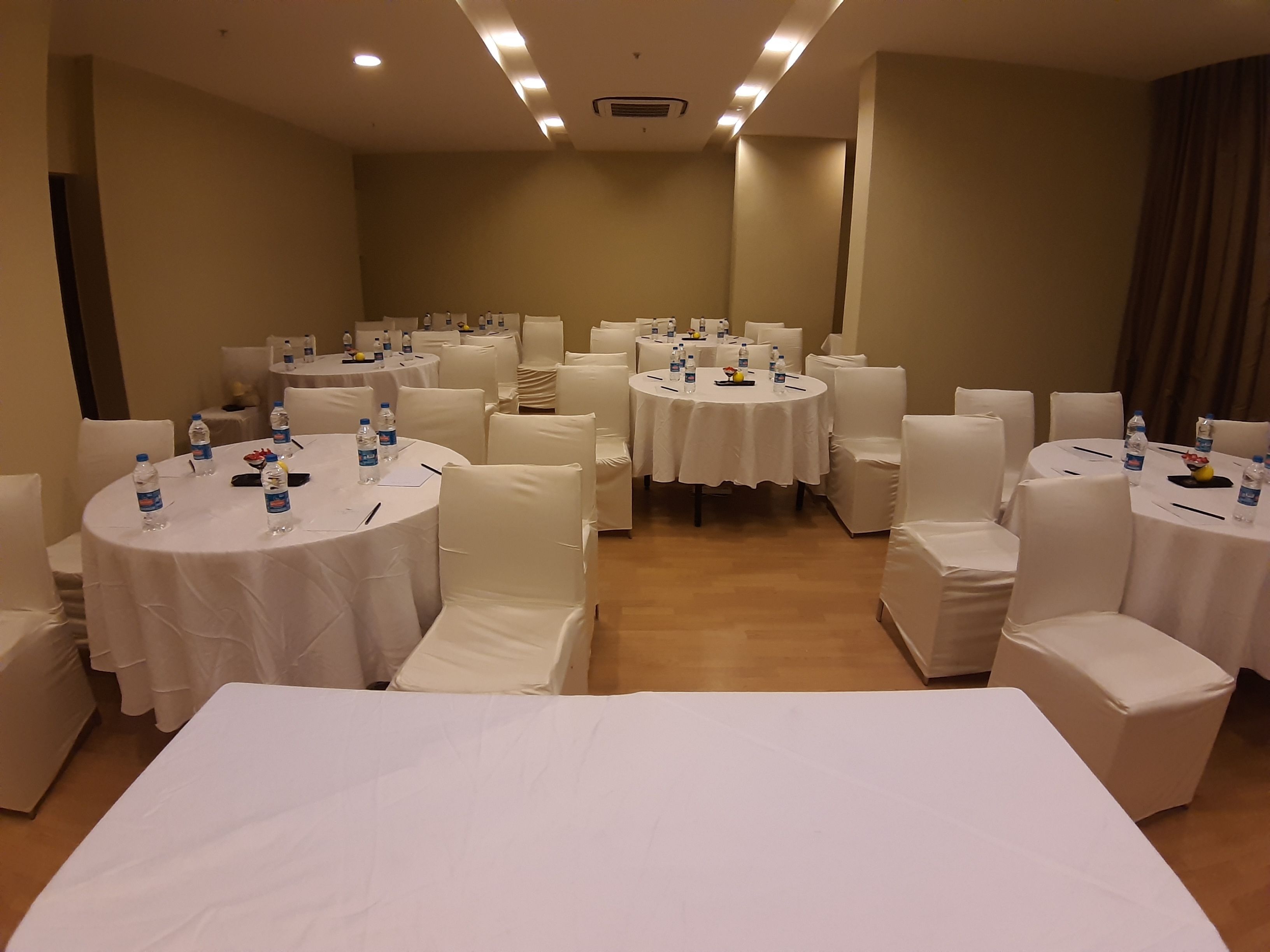 住宿正面 - 傍晚/夜晚