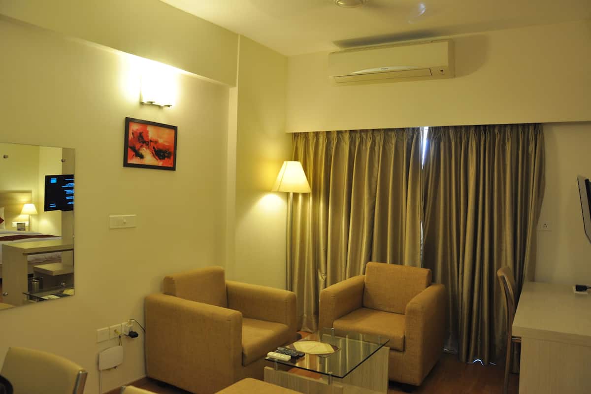Premium Studio | Living room | 32-inch LCD TV with cable channels, TV